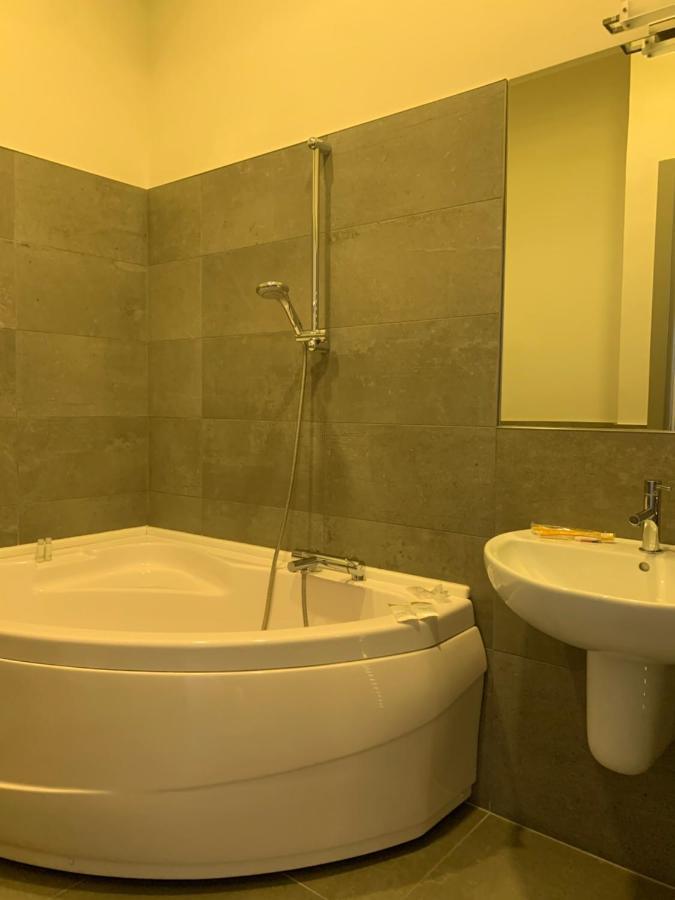 Palazzo 41 Rental Rooms San Pietro Vernotico Zewnętrze zdjęcie